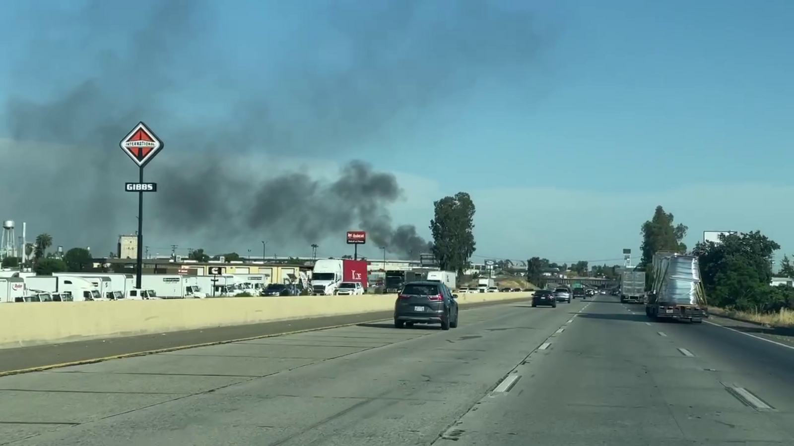 Crews battling fire at junkyard in Fresno Crews battling fire at junkyard in Fresno