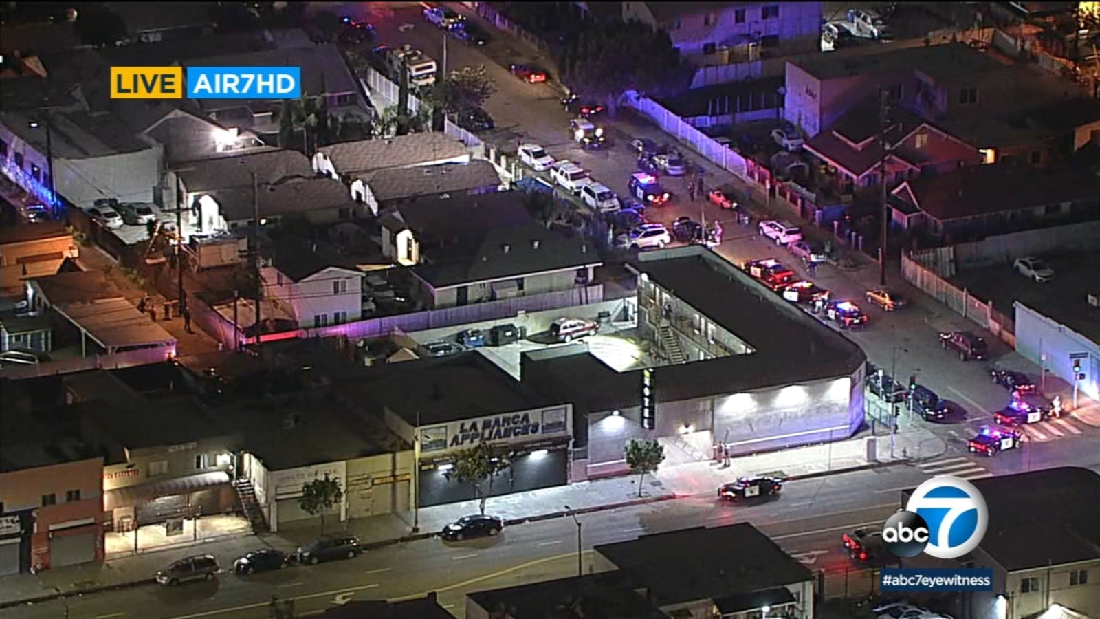 Highspeed CHP chase of car with no license plates ends with 5 suspects fleeing into South LA home Highspeed CHP chase of car with no license plates ends with 5 suspects fleeing into South LA home