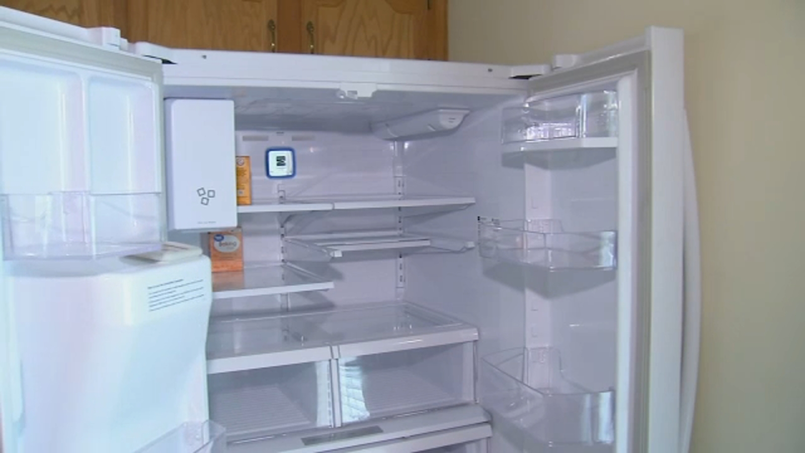 Busted fridge | NC woman turns to coolers, mini fridge after getting runaround for repairs on newly bought Sears refrigerator - Vimarsana News