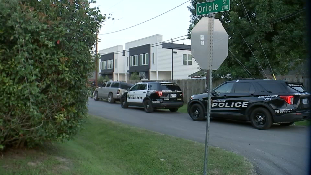 4-year-old dead after being found unconscious in car in N. Houston