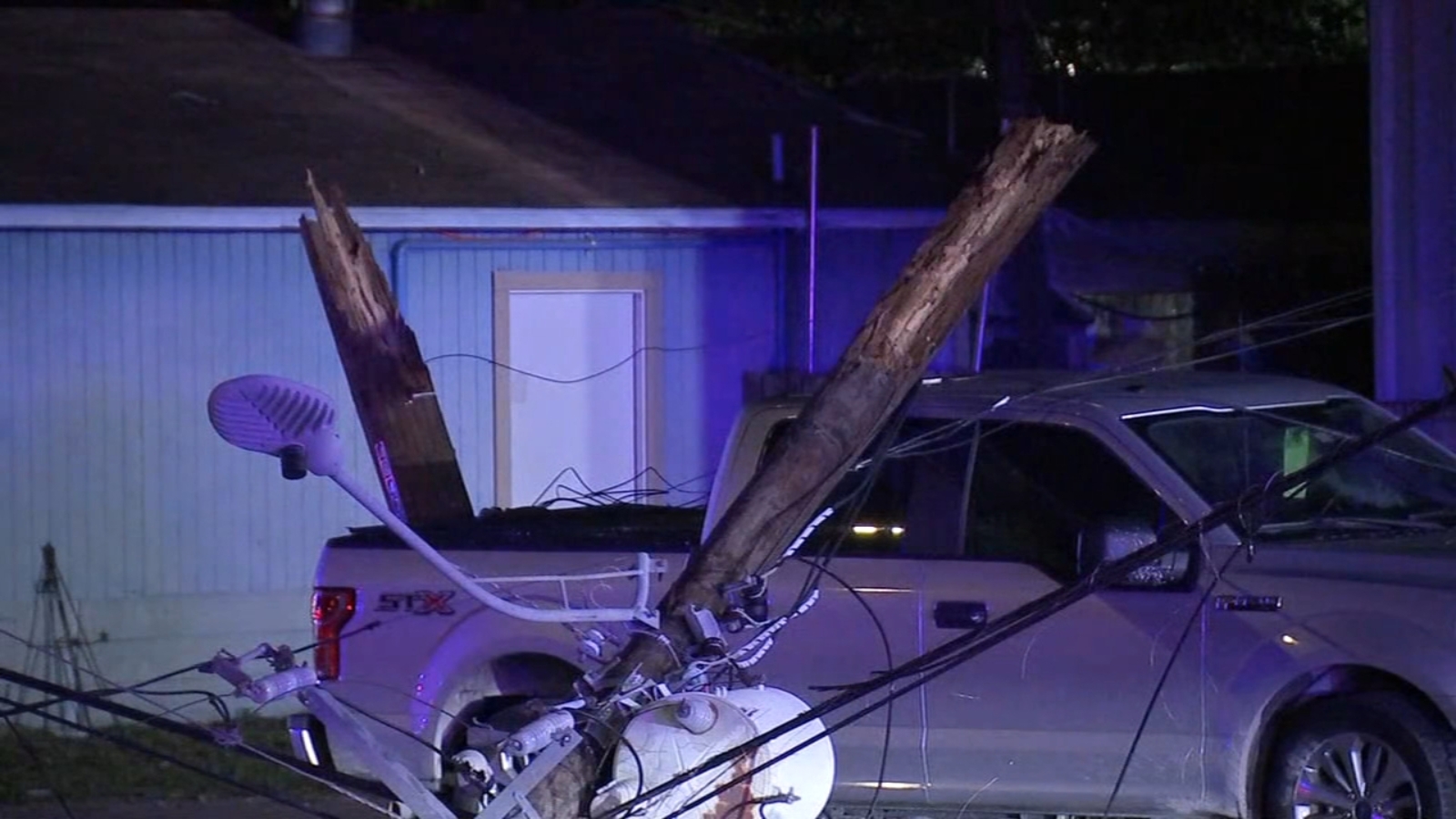 Airline Drive crash: Driver who may have been intoxicated runs over women and knocks down power pole in north Houston, police say - Vimarsana News