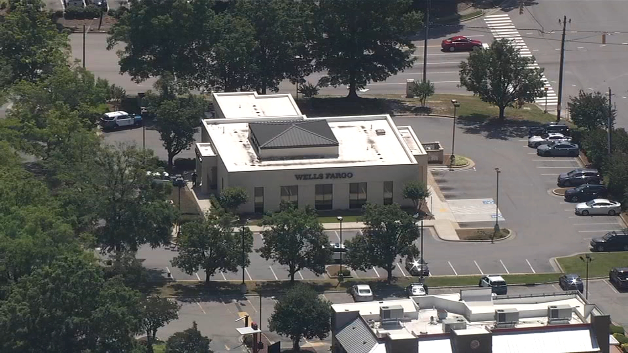 Person on the run after Wells Fargo robbery in Raleigh