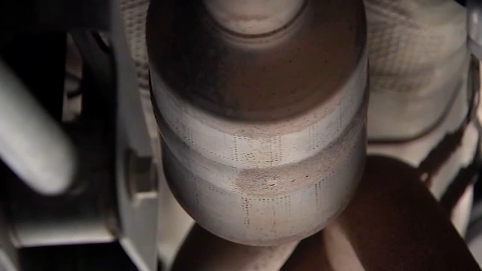 Catalytic converter theft Houston police warn people to be cautious