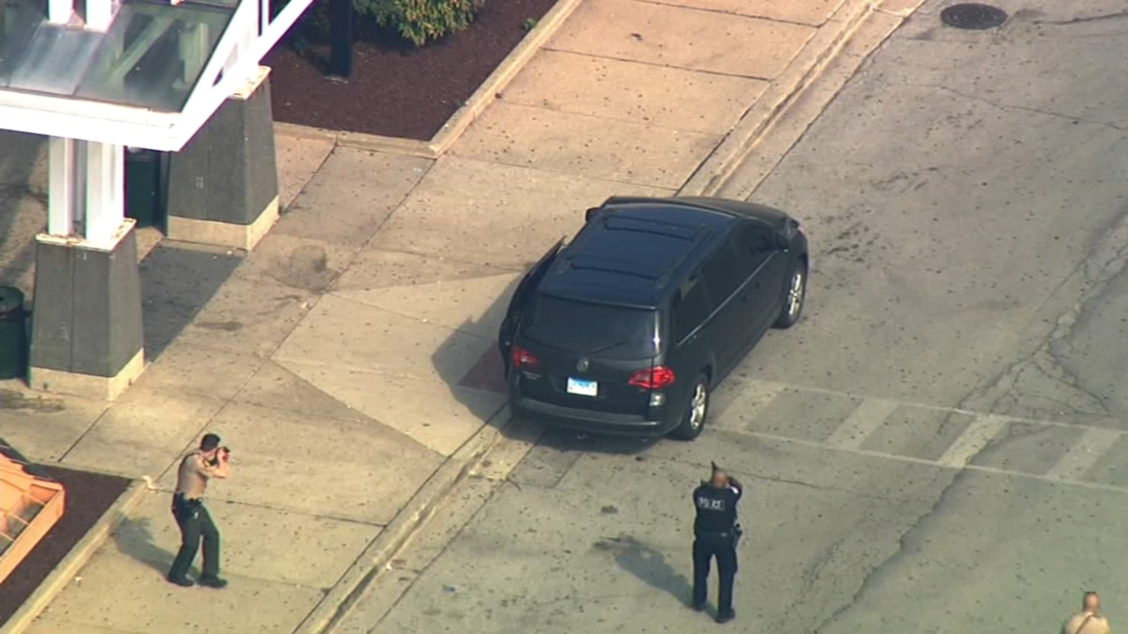 Calumet City news today: Suspects run into River Oaks mall after Chicago police chase through South Side, on Dan Ryan Expressway - Vimarsana News