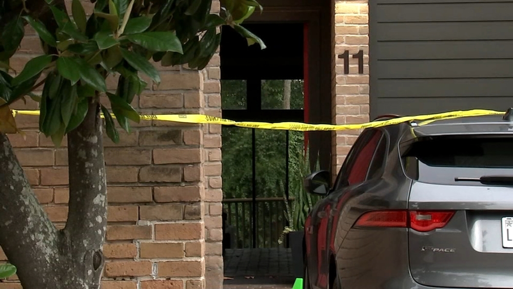 Shootout ensues between homeowner, alleged car burglars in W. Houston