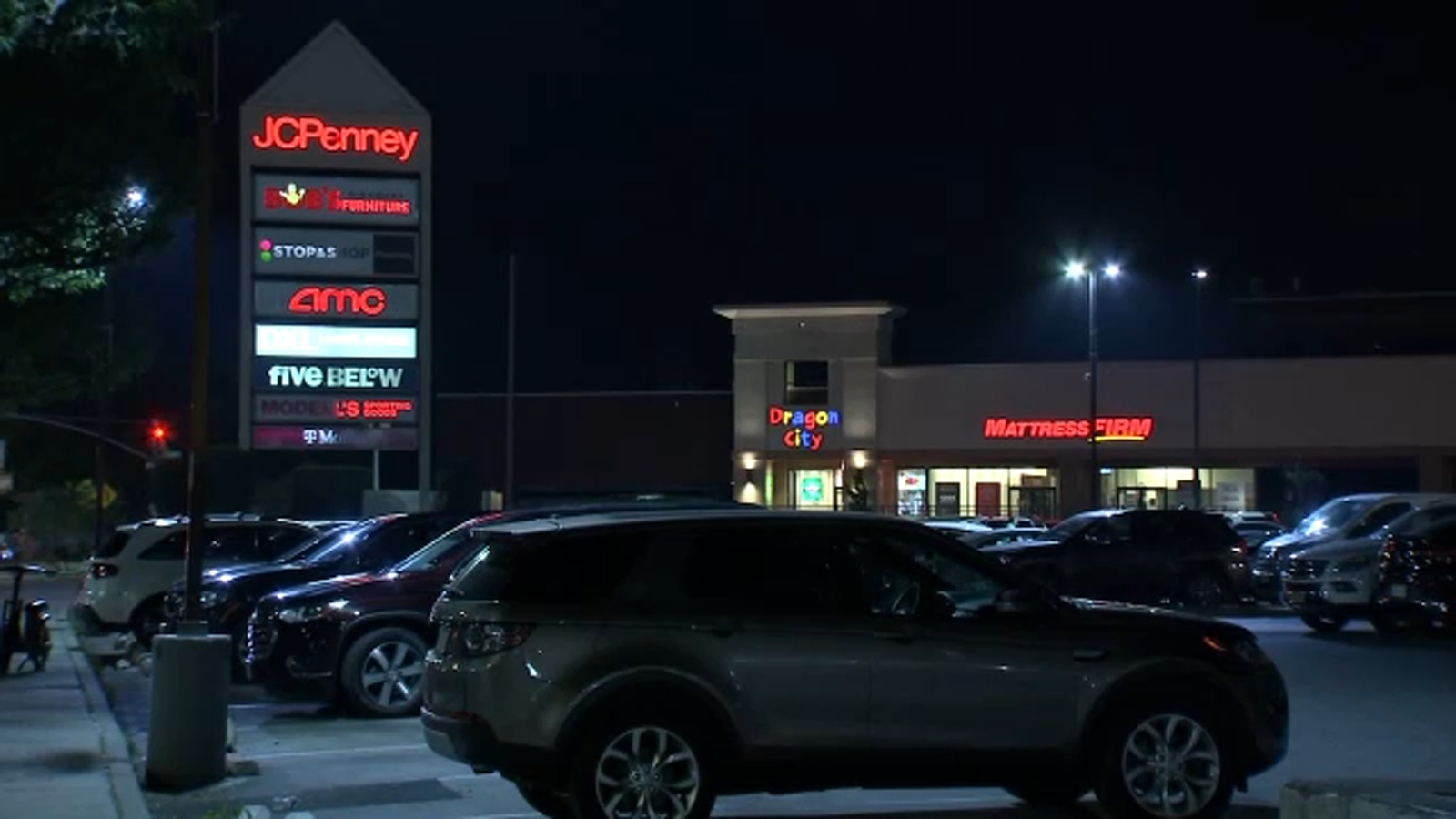 NYC Crime: Man stabbed in the chest at Bay Plaza Mall in the Bronx - Vimarsana News