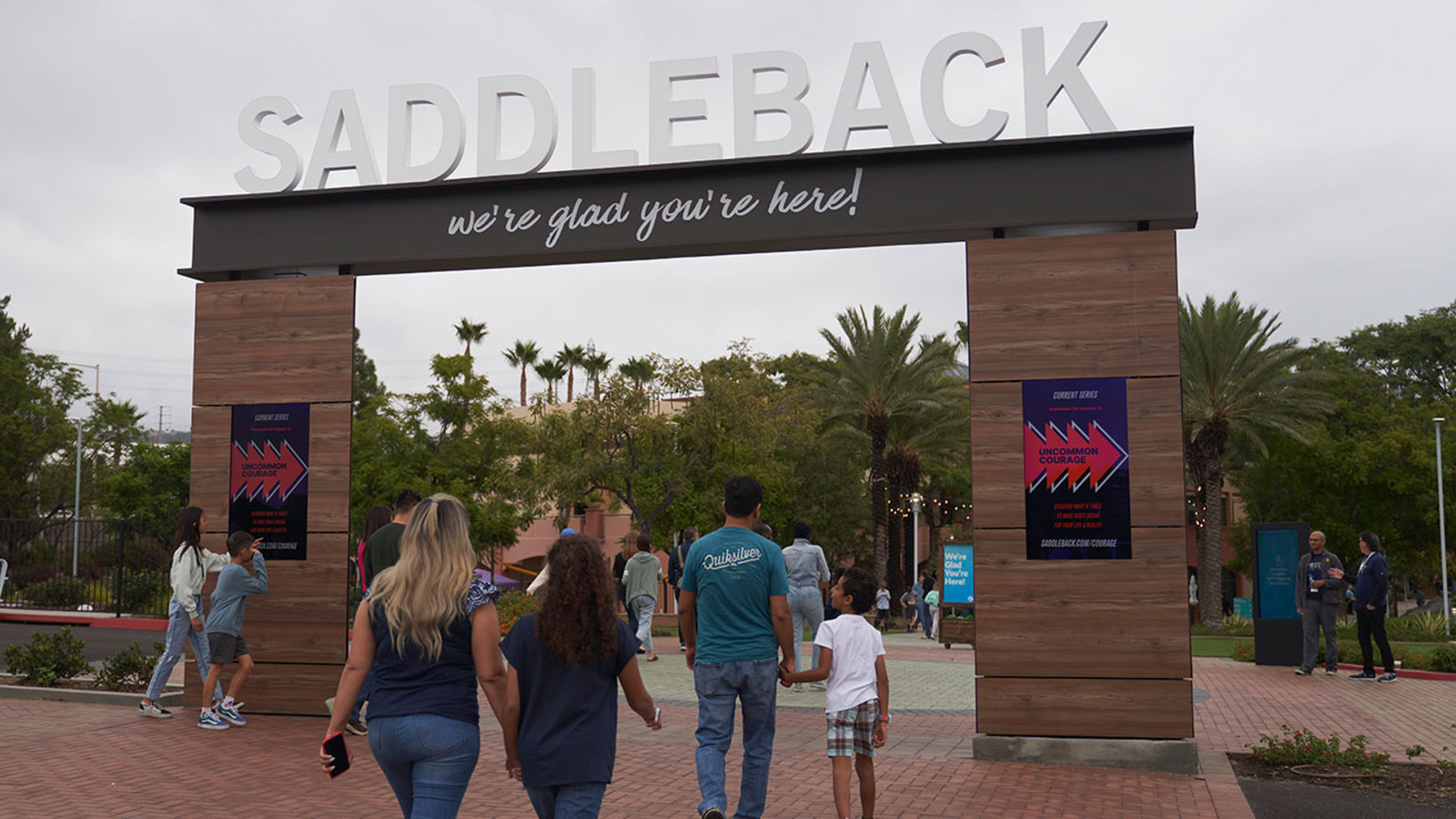 Southern Baptists refuse to let CA's Saddleback Church back into the denomination over women pastors - Vimarsana News
