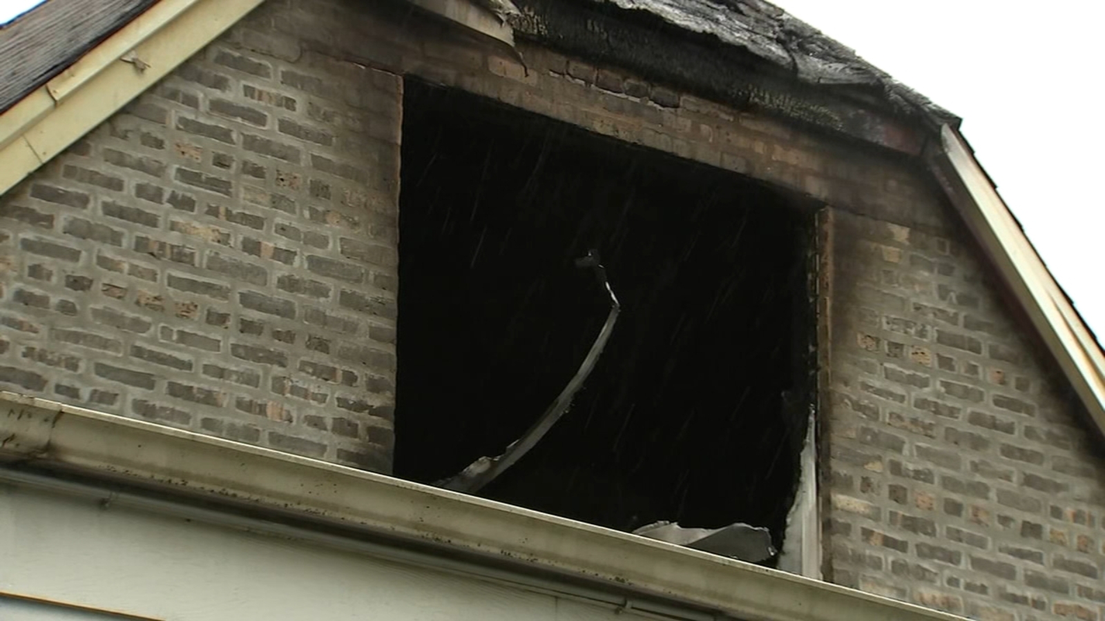 Rosemoor house fire: Chicago Fire Department finds 70-year-old Aaron Gill dead at South Side home, family says - Vimarsana News