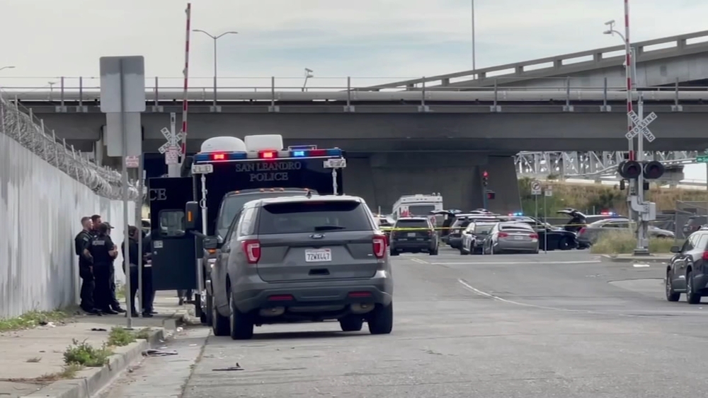 Oakland Coliseum BART reopens after police standoff, agency says