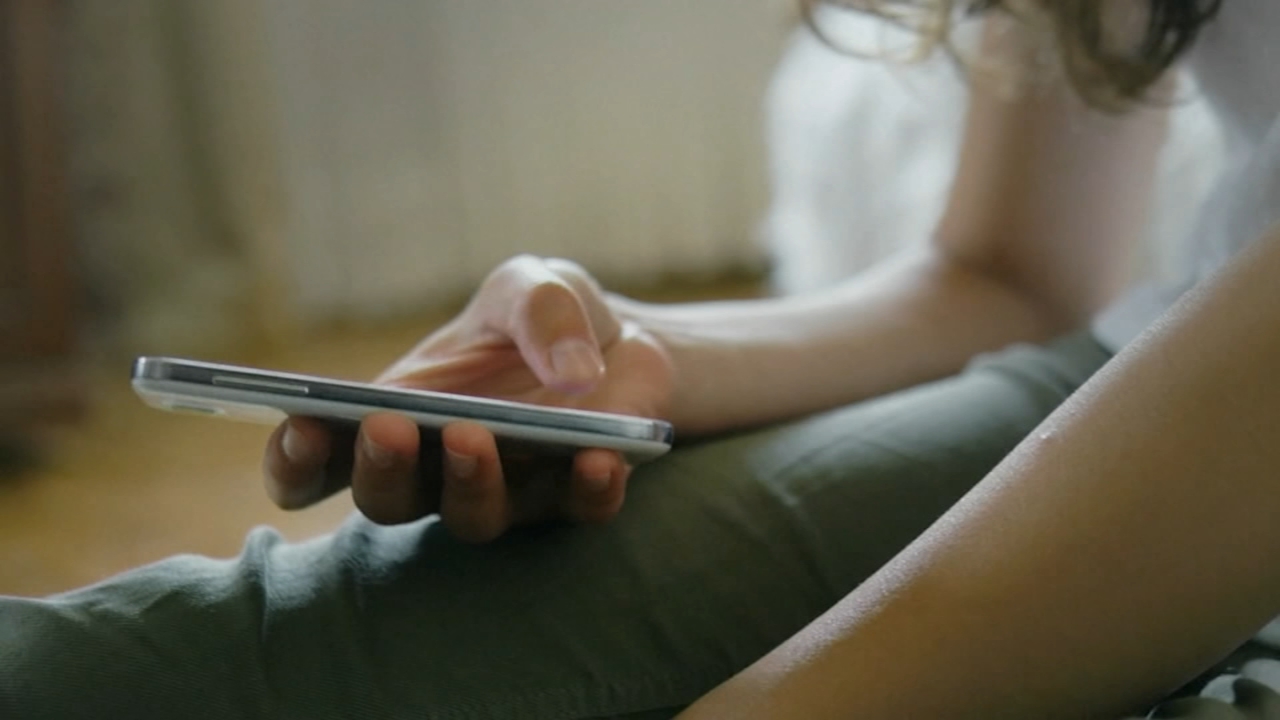 How to help kids avoid the summer social media surge