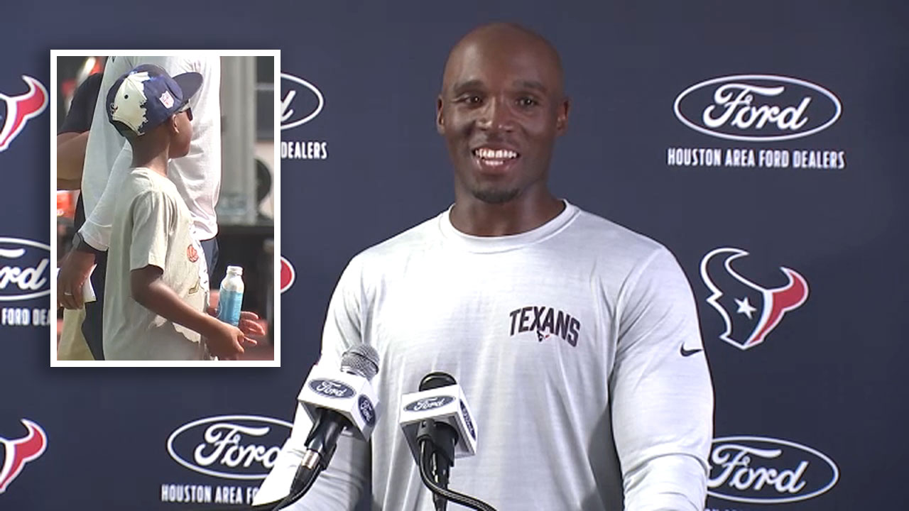 Texans head coach DeMeco Ryans welcomes special guest to practice