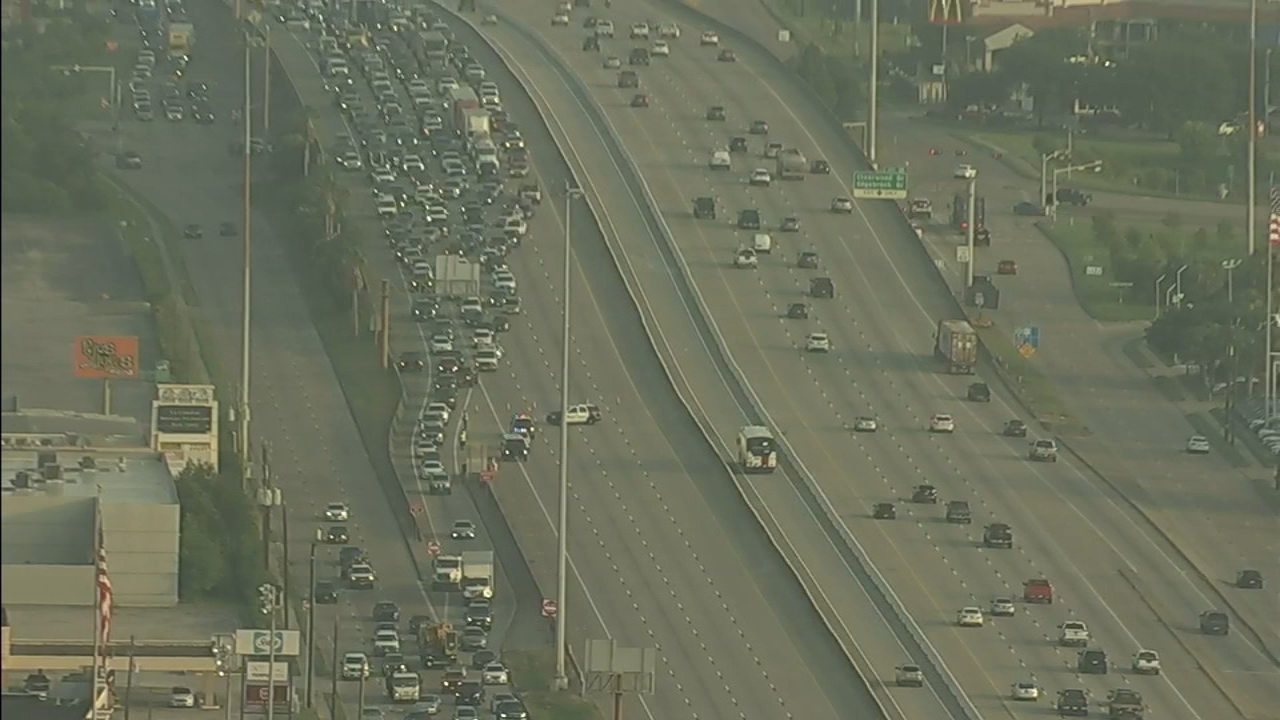 I-45 SB closed near Beltway after deadly crash involving pedestrian