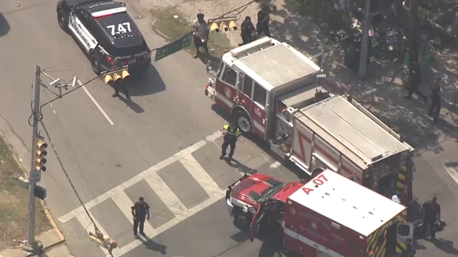 1 in custody following reported stabbing near Cullen Boulevard in SE Houston HPD says 1 in custody following reported stabbing near Cullen Boulevard in SE Houston HPD says