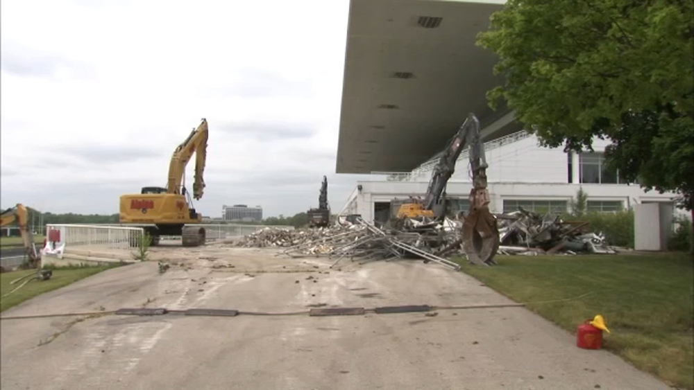 Arlington racecourse grandstands start to come down