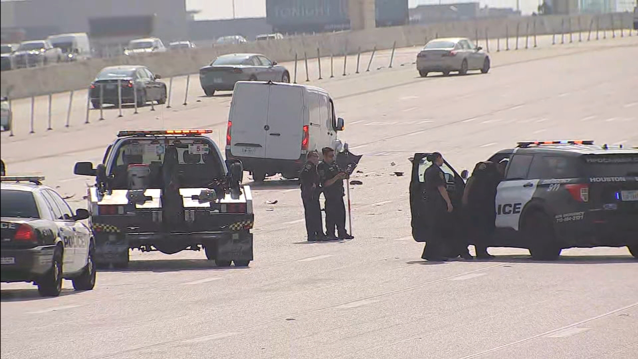 Passenger who got out of broken-down car hit and killed on I-10: HPD