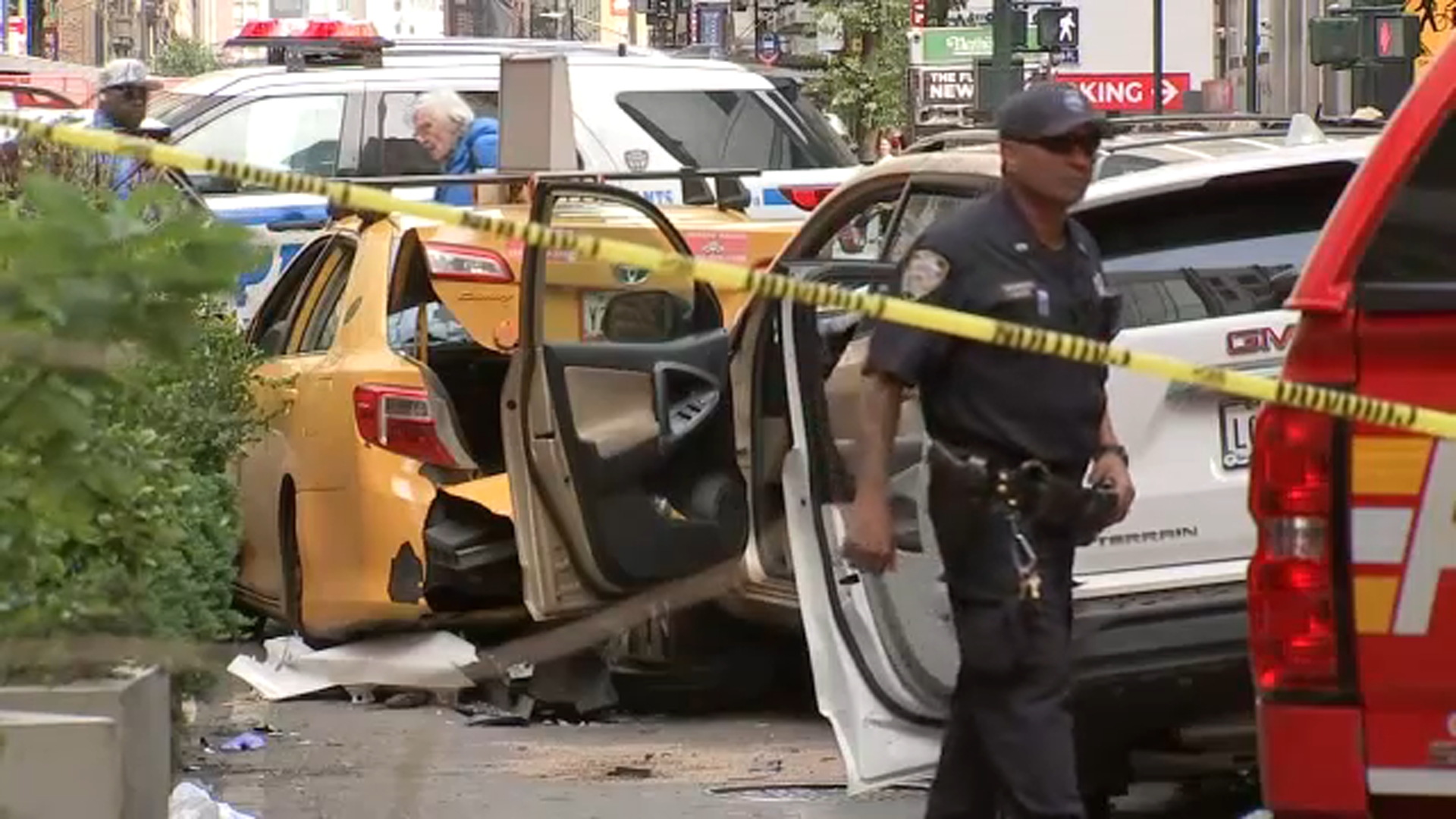 Car jumps curb, hits several vehicles in Midtown, Manhattan - ABC7