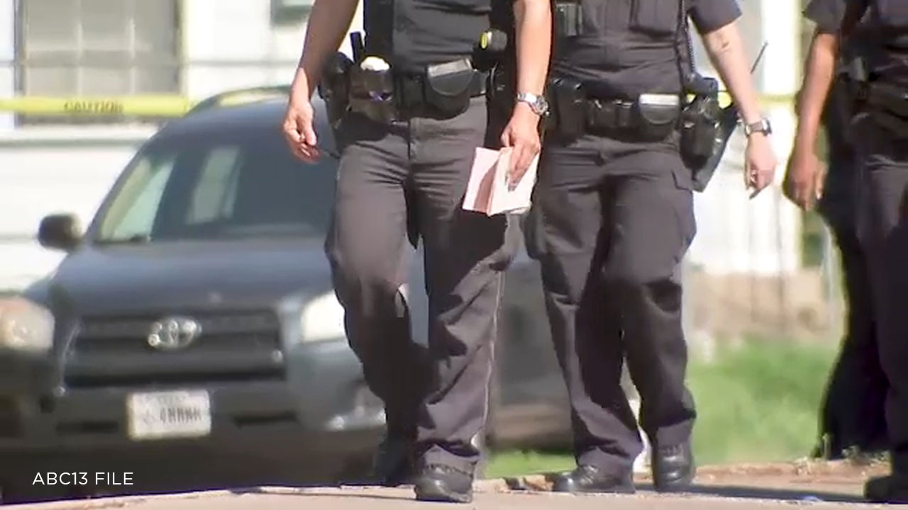 Houston body dumped: HPD homicide investigation underway after man found dead on Doulton Drive in South Park neighborhood - Vimarsana News