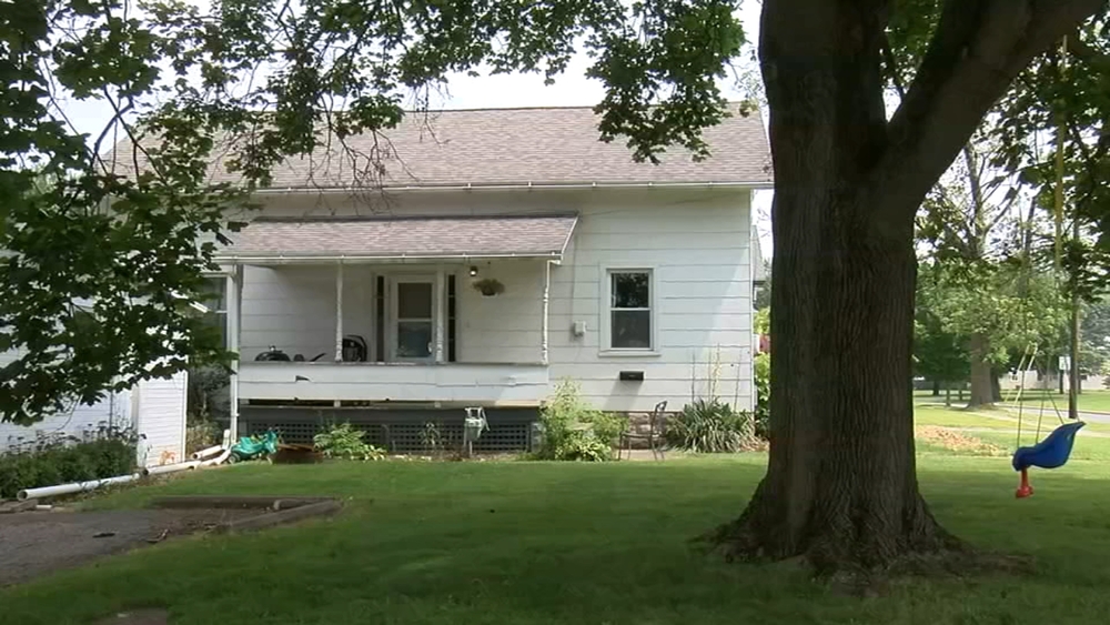 Pregnant woman killed after toddler accidentally shoots gun