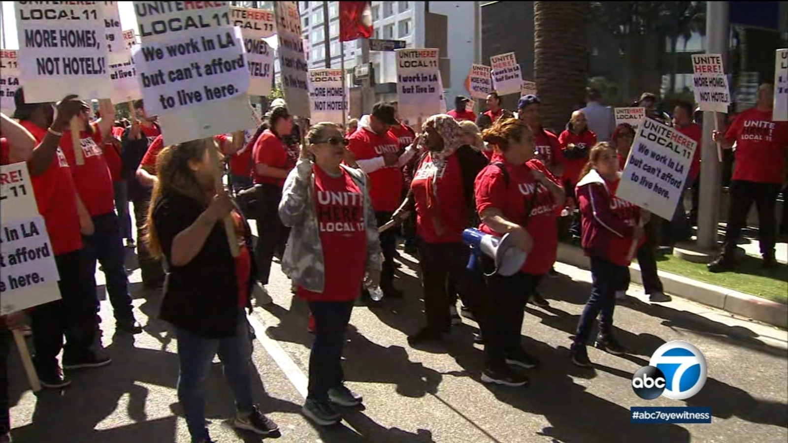 Hotel workers rally near LAX on Century Boulevard, may go on strike for July 4th holiday weekend - Vimarsana News