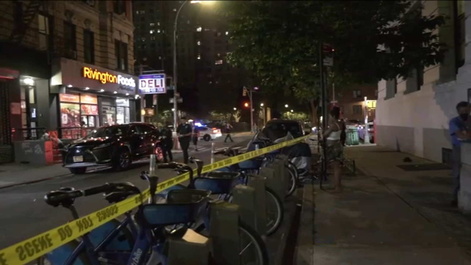 Police seek suspect who fatally shot 18yearold on Lower East Side Police seek suspect who fatally shot 18yearold on Lower East Side