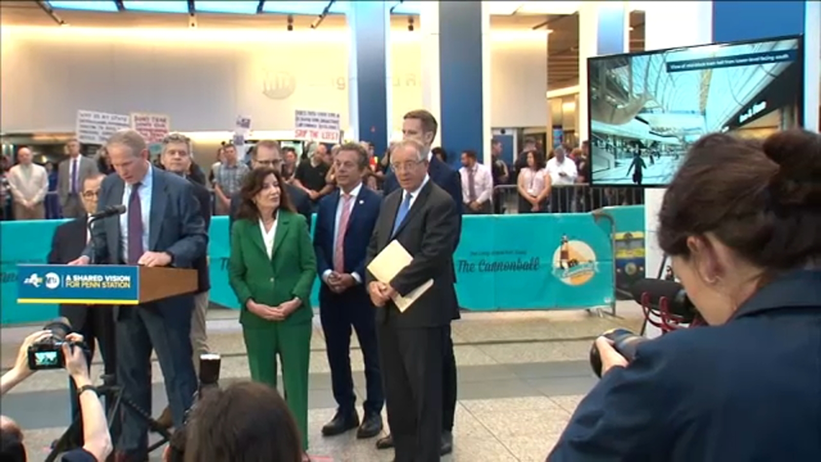 New York officials call on engineers and architects for Penn Station