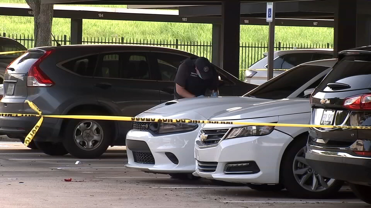 HPD investigating body found outside W. Houston apartments