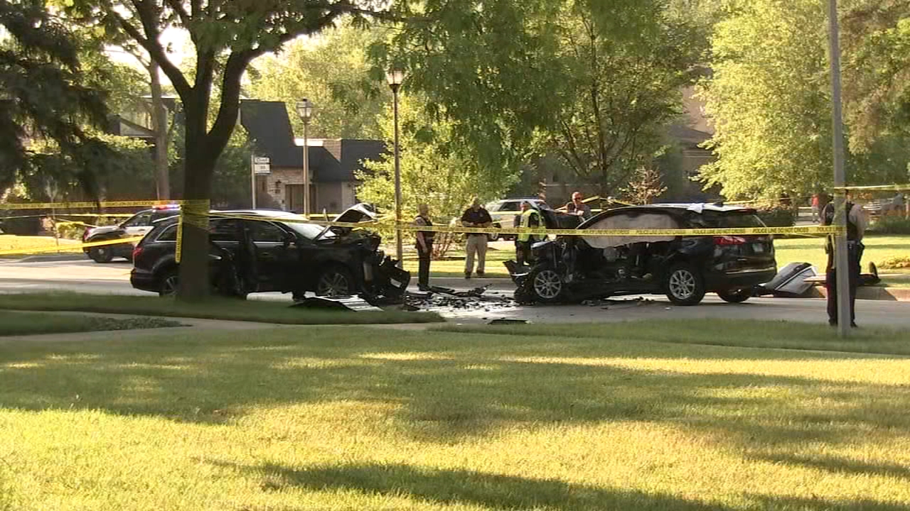 Woman dead, 3 seriously injured in Elmhurst crash: police