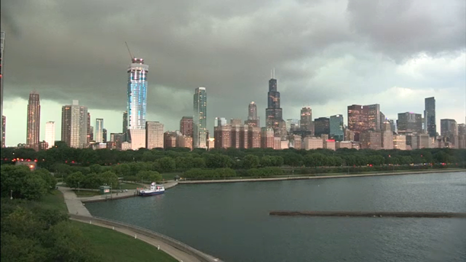 Chicago Weather Mayhem: Scattered Severe Storms & Sticky Humidity Incoming - qgkks2k