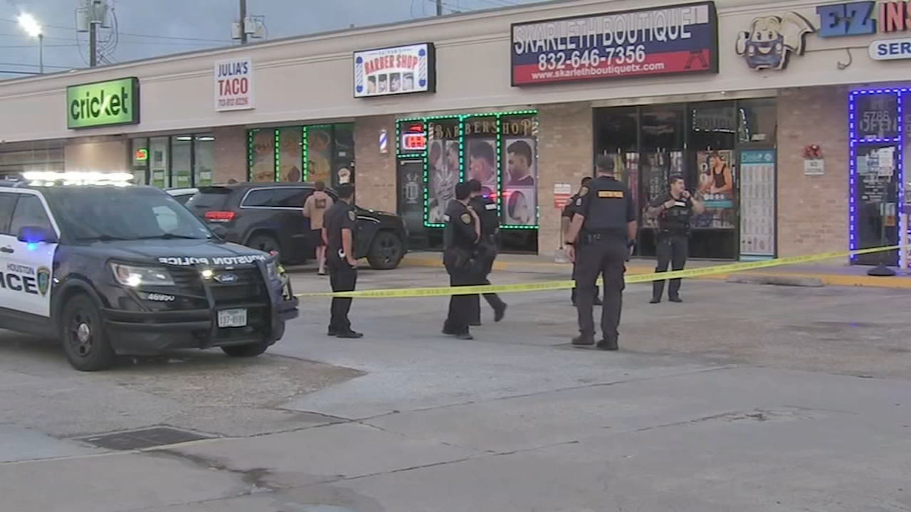 Pregnant woman shot when liquor store robbery leads to gunfight