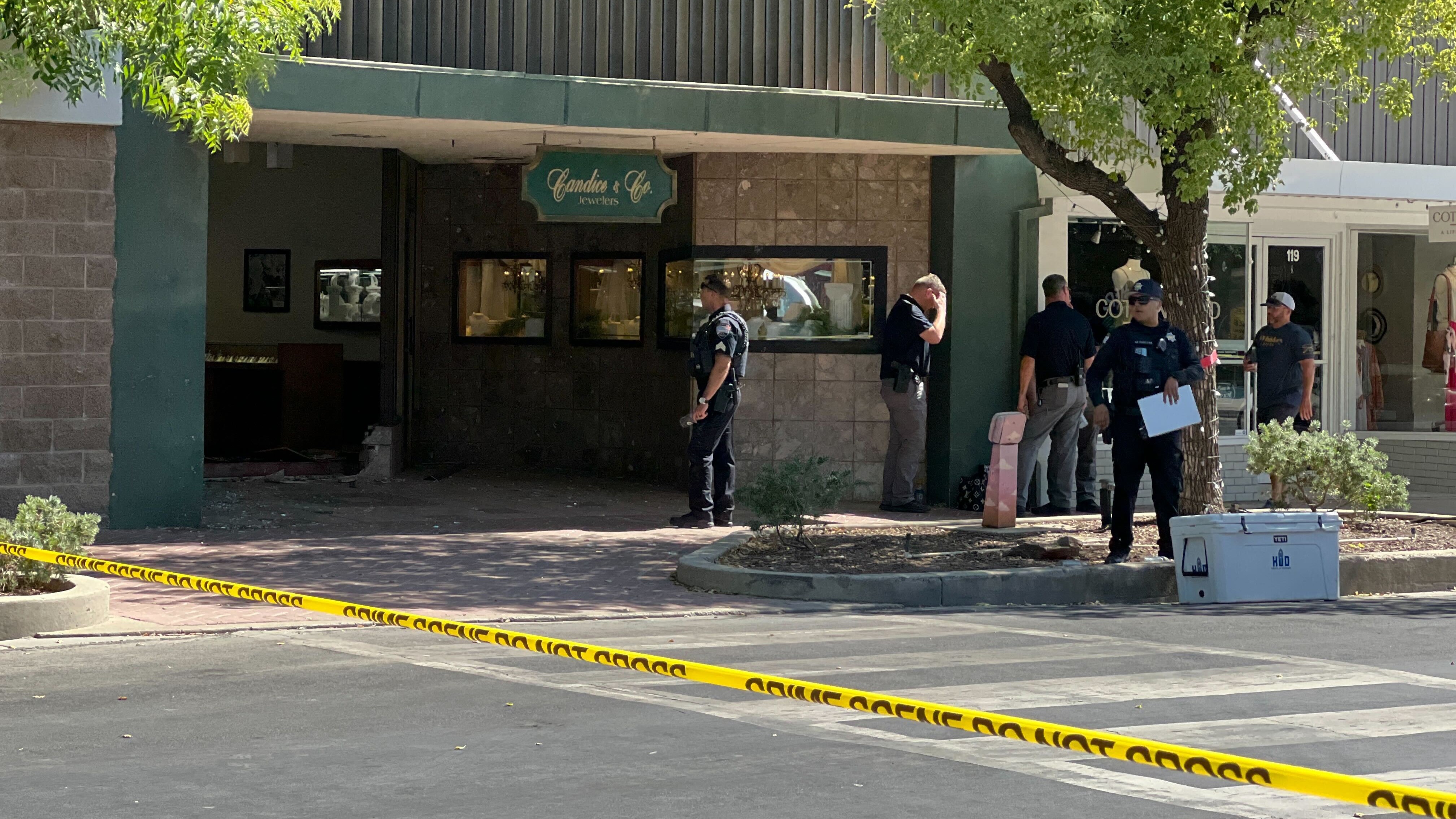 Ex-employee dead after crashing into Hanford jewelry store, shooting himself, police say - Vimarsana News