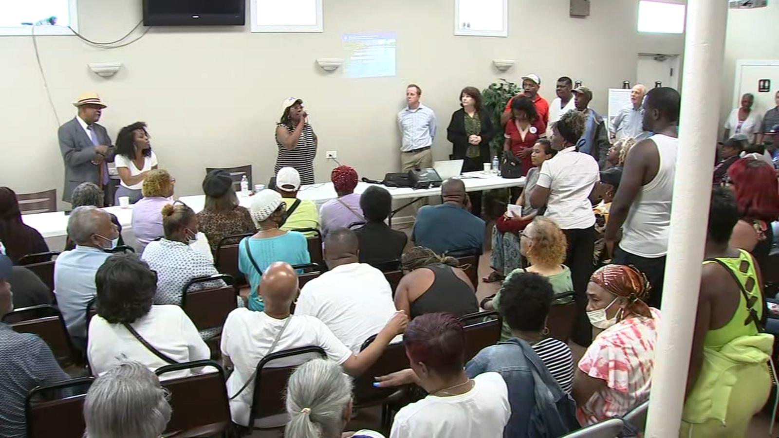 Chicago flooding Hundreds pack meeting in Austin about West Side problems clean up