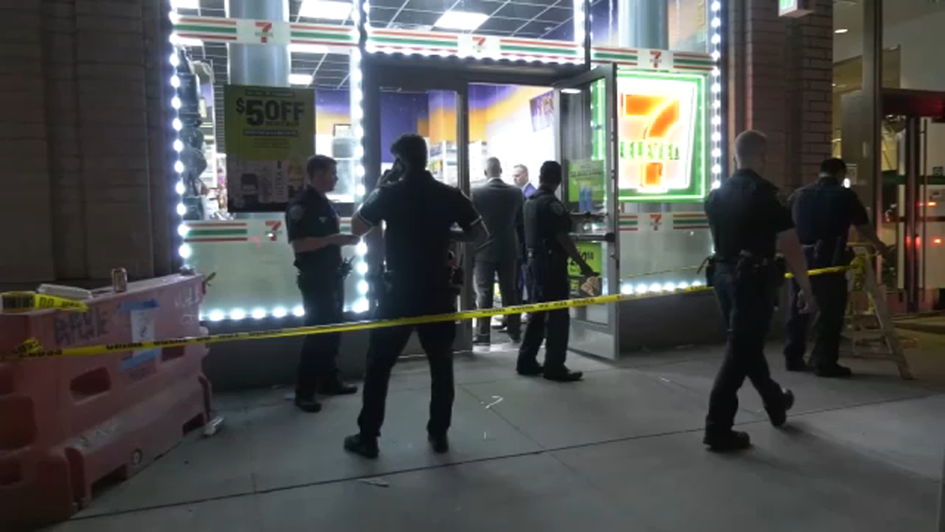 Man stabbed, robbed outside 7-Eleven in Manhattan