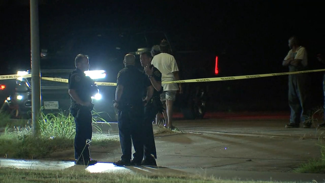 HPD investigating if man dead in SE Houston was shot or dumped there