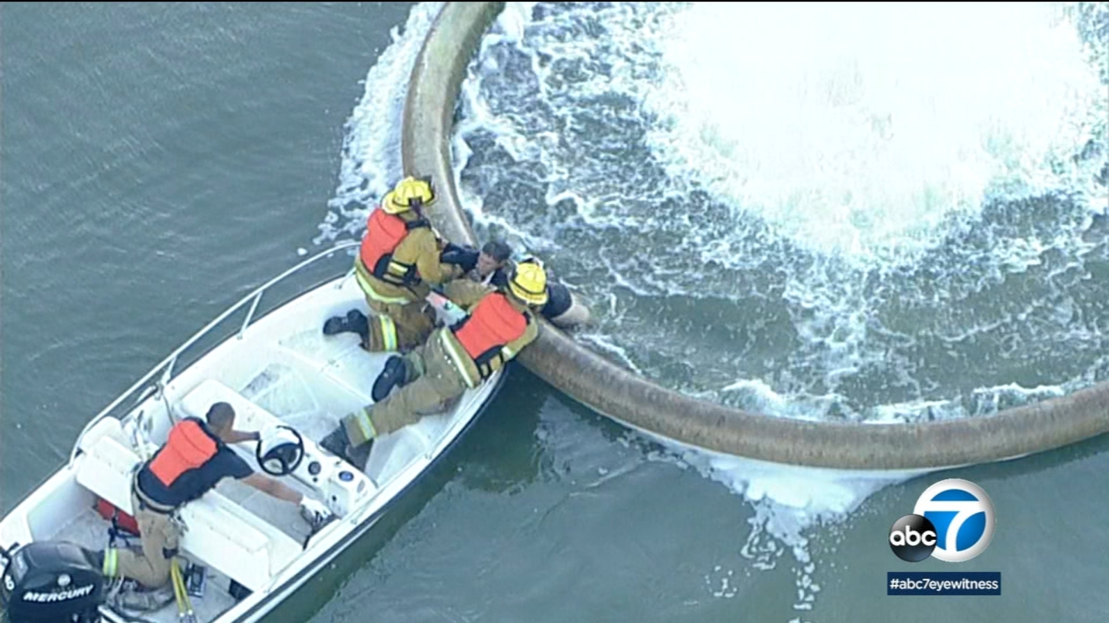 Firefighters rescue woman who fell into fountain in lake at MacArthur ...
