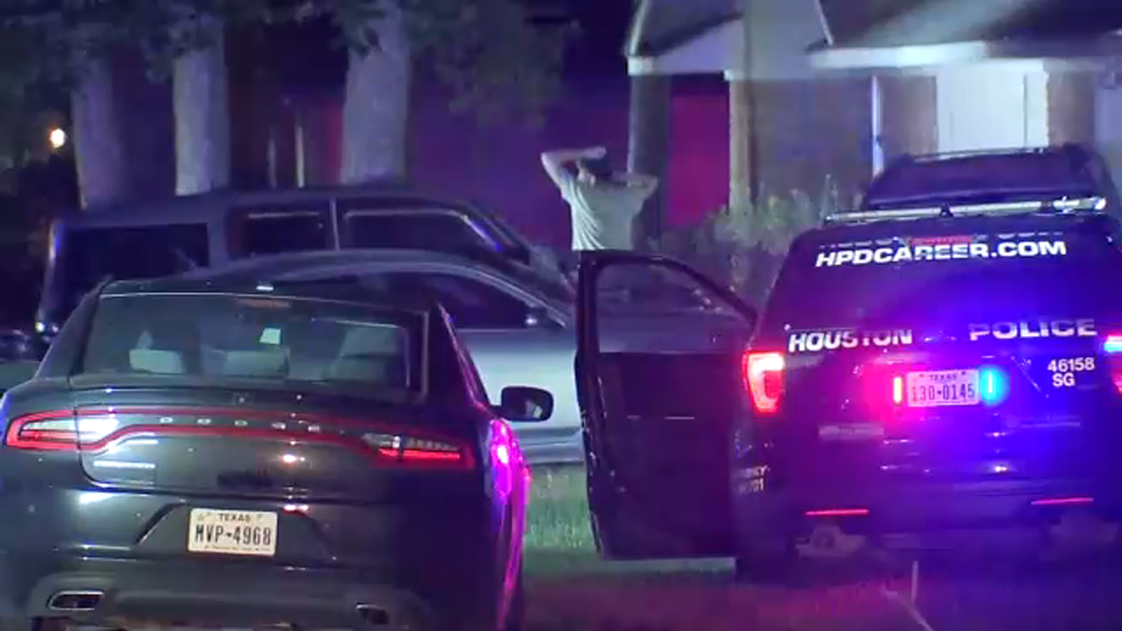 Man surrenders after barricading himself in southwest Houston home after police say he shot his friend in the neck - Vimarsana News