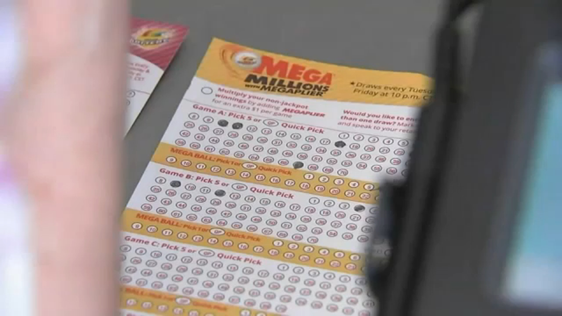 Clerk injured during gas station robbery in Delaware - 6abc Philadelphia