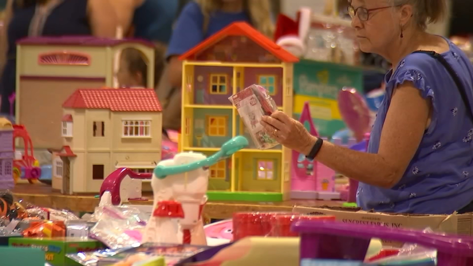 'Very happy' Hundreds save money on clothing for kids at Raleigh