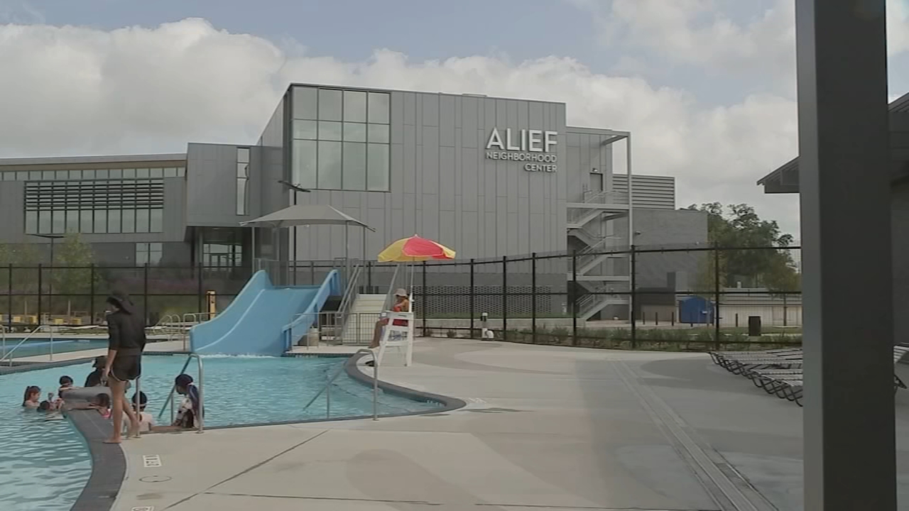 Alief area pool offers free swimming lessons to combat drownings