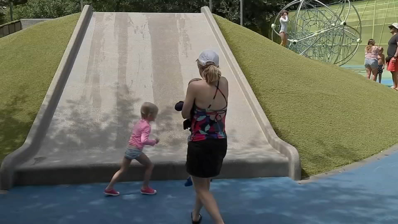 Mom using extremely high temps to teach her kids resilience
