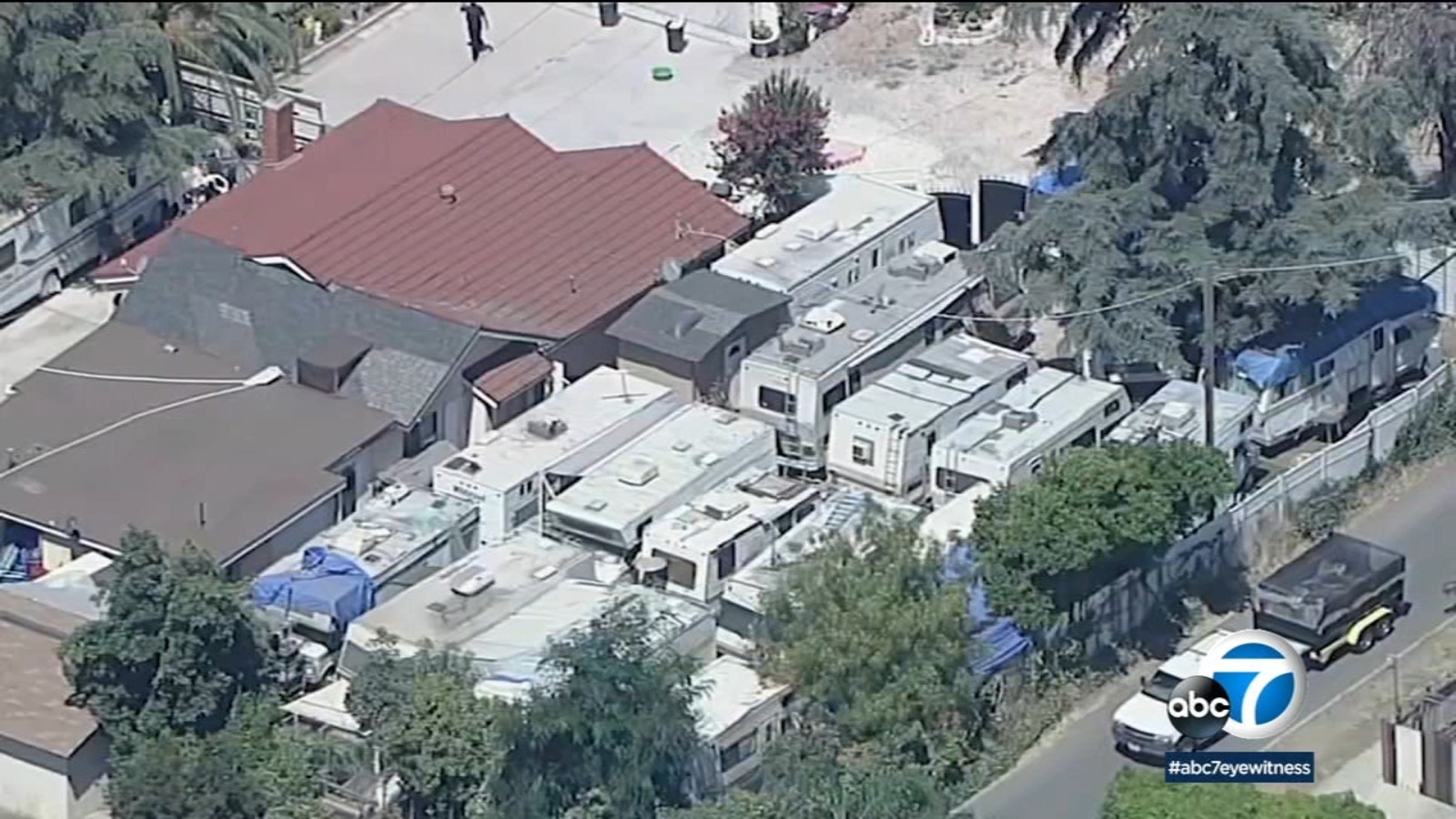 LADWP cuts power to controversial Sylmar property packed with RV homes LADWP cuts power to controversial Sylmar property packed with RV homes