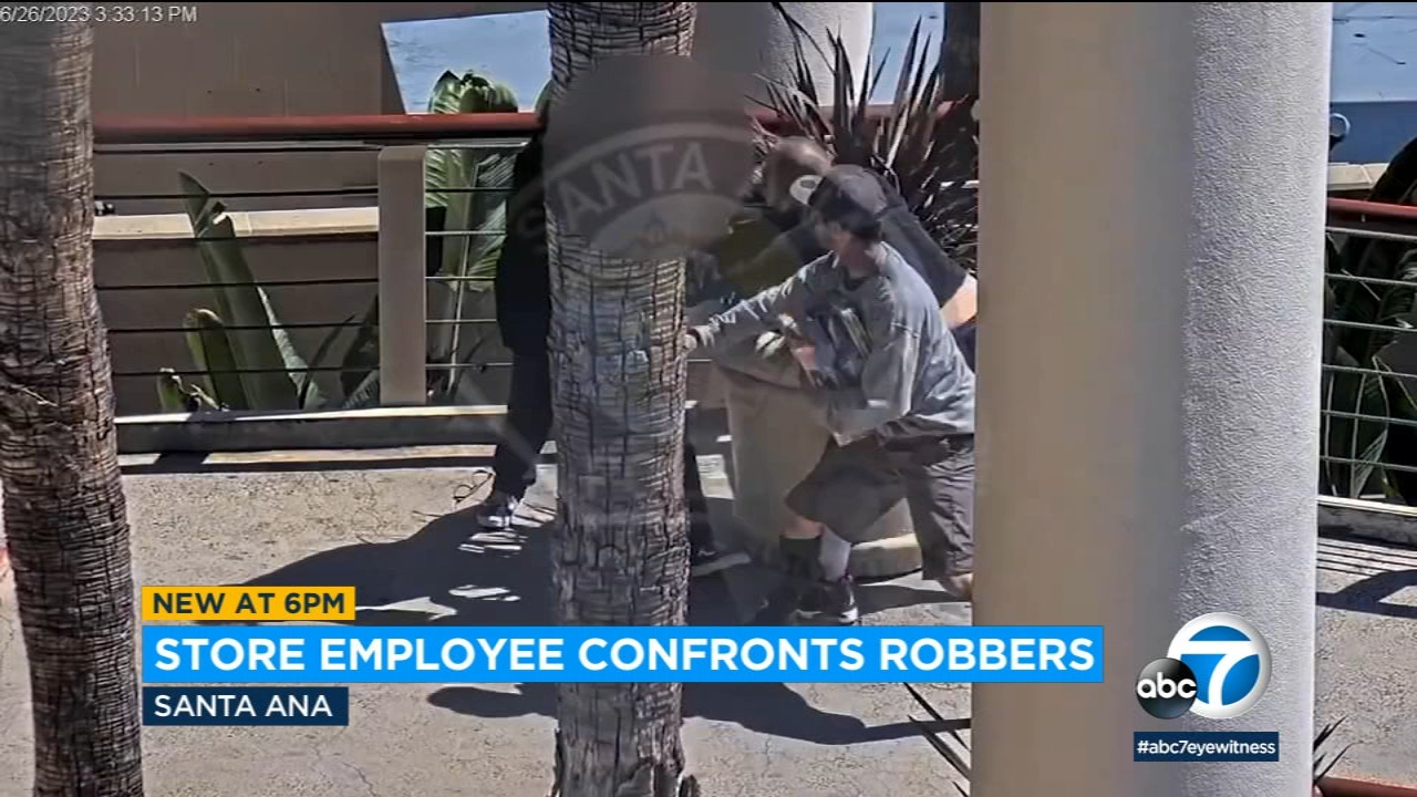 Clerk fights back against would-be thieves at Santa Ana mall store