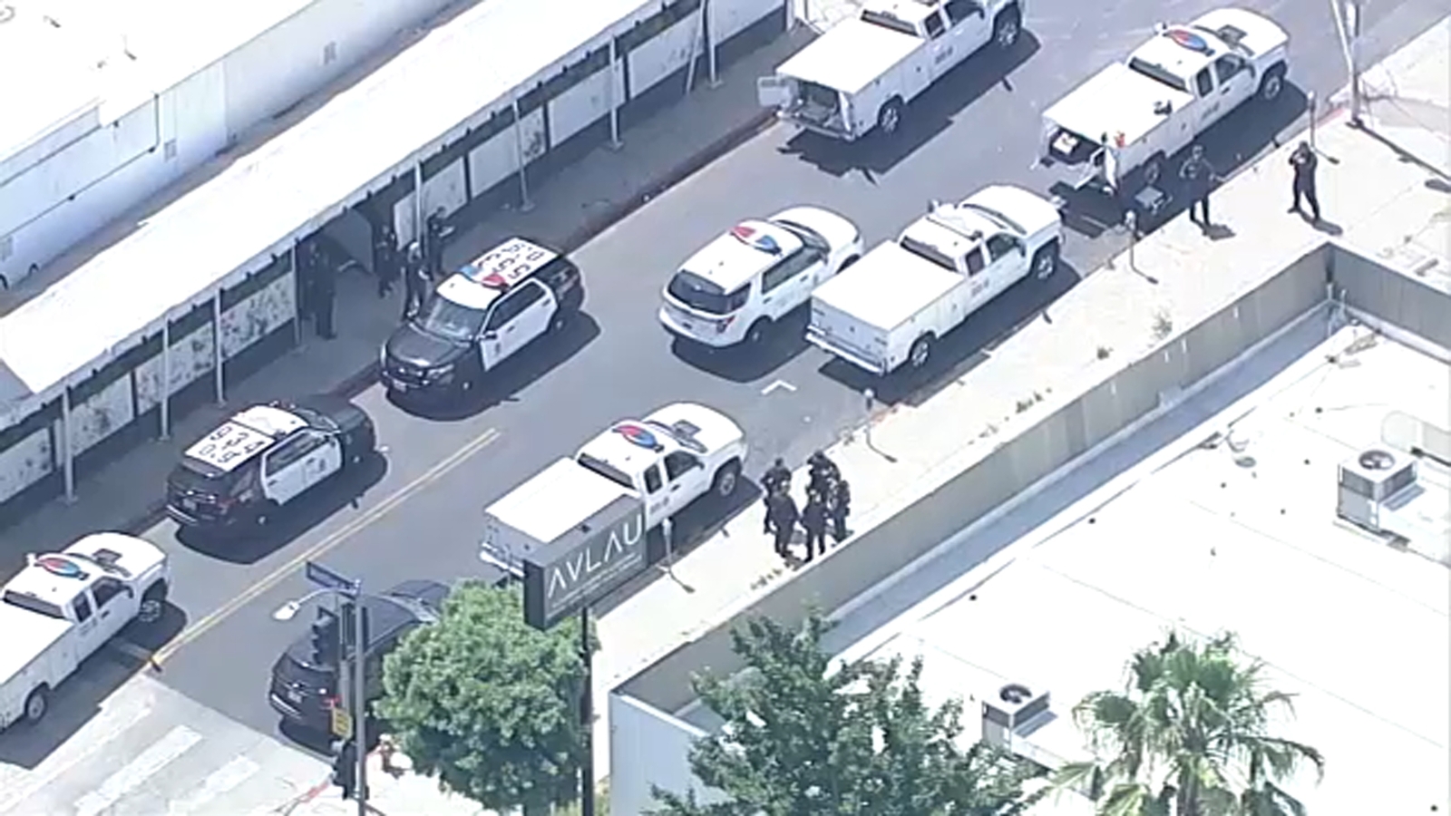 Suspicious package in Sherman Oaks prompts response from LAPD bomb squad, evacuation of businesses - Vimarsana News