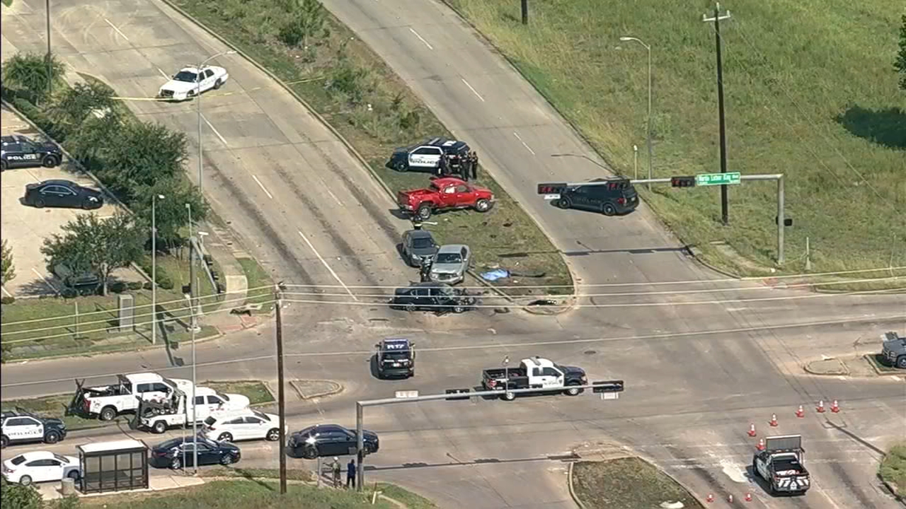 1 killed in multi-vehicle crash on MLK Boulevard, HPD says