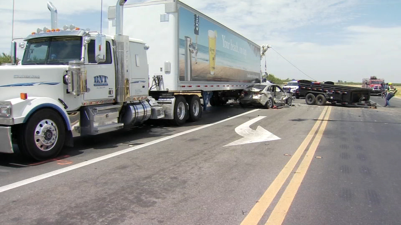 1 dead following 3-car crash in Fresno County, CHP says
