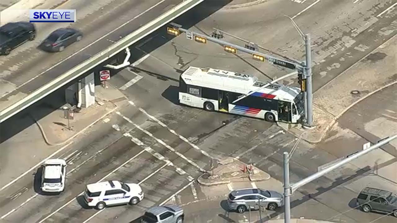 11 people on METRO bus hospitalized in crash along North Fwy