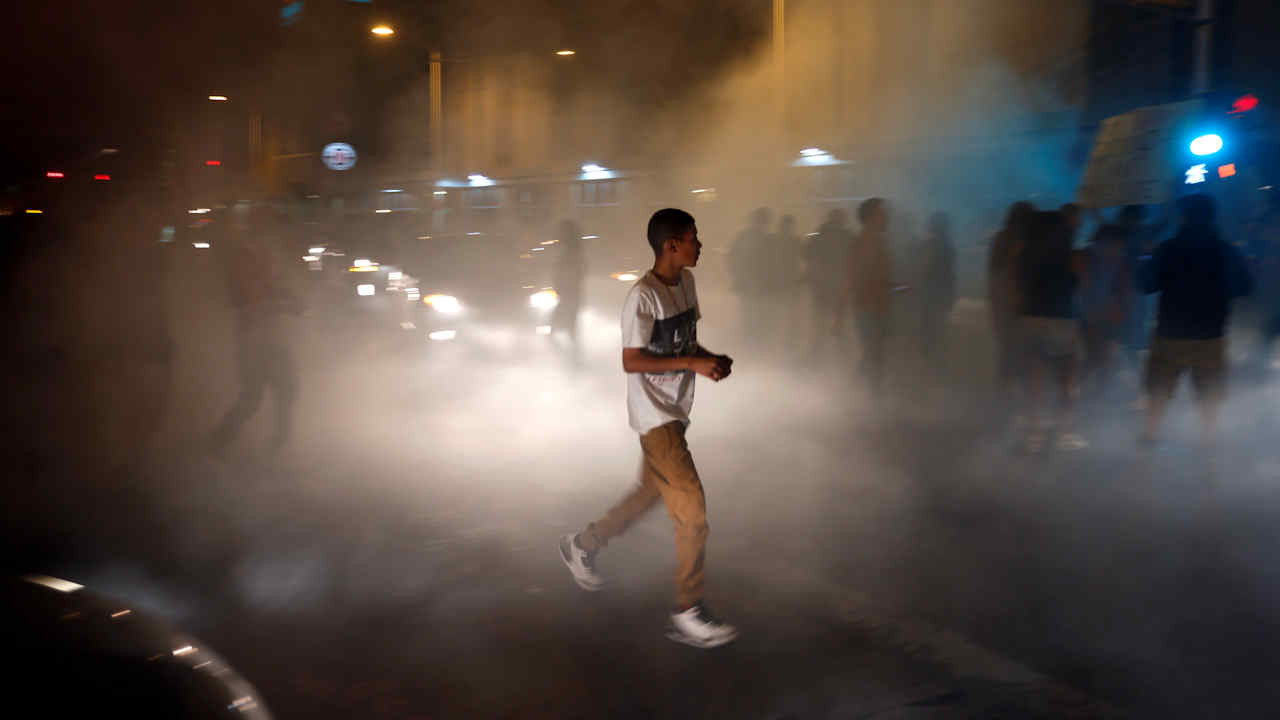 Anti-Trump protests turn violent outside New Mexico rally