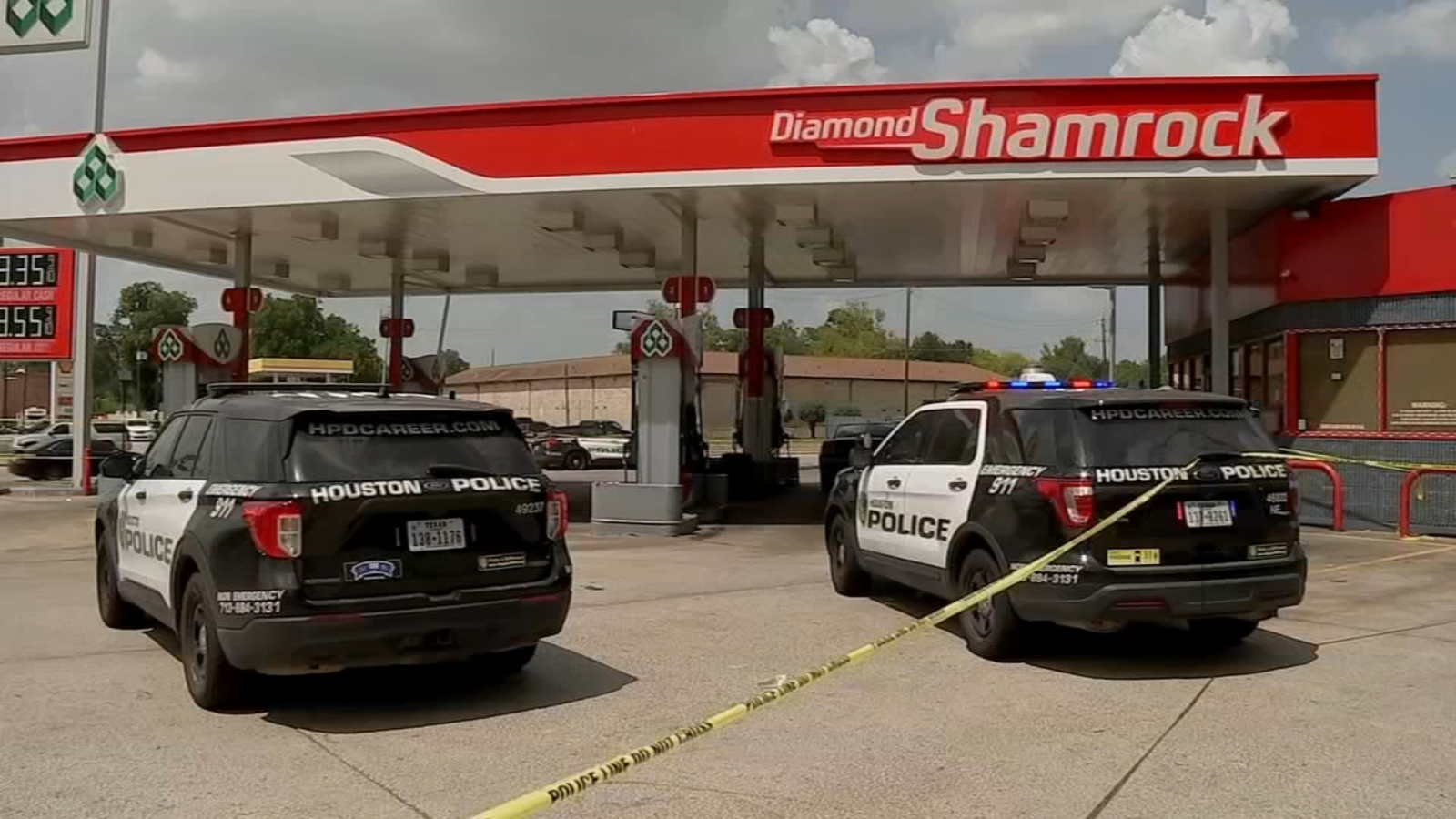 Man shot to death during carjacking at Diamond Shamrock gas station ...