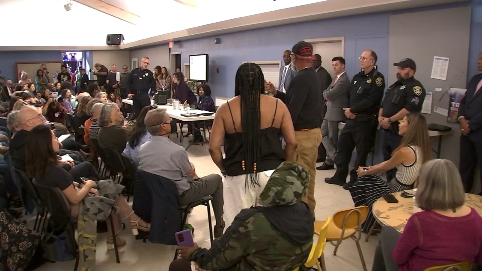 Emotions run high at Oakland public safety meeting with police, DA