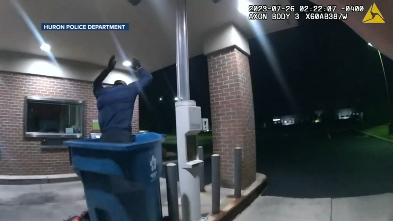 Suspected Huron, Ohio bank robber falls into recycle bin moments before