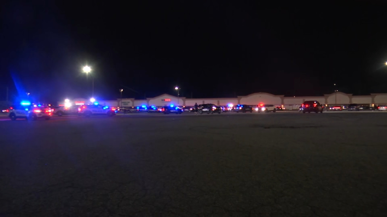 5 injured 2 critically in Lansing Michigan shooting outside shopping center